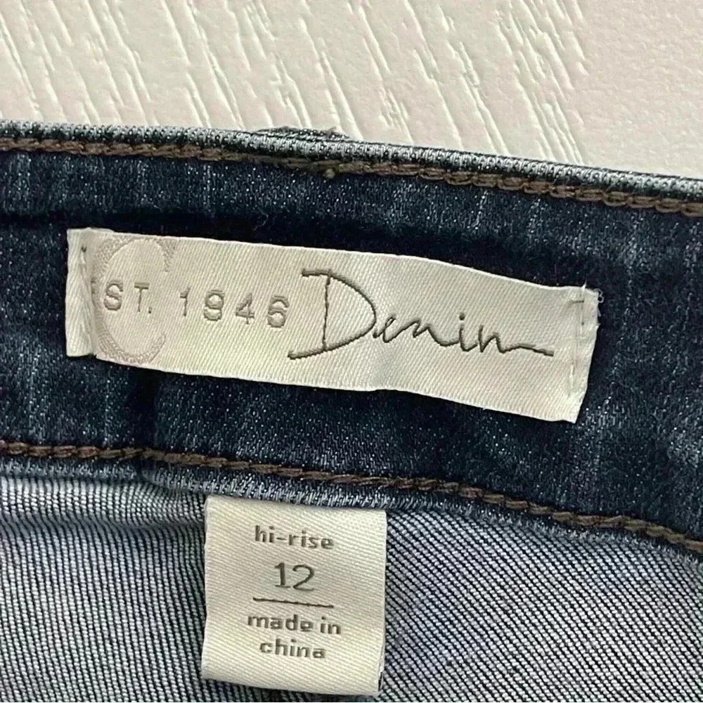 Distressed Denim Jeans with Fabric Underlay - Picture 8 of 11